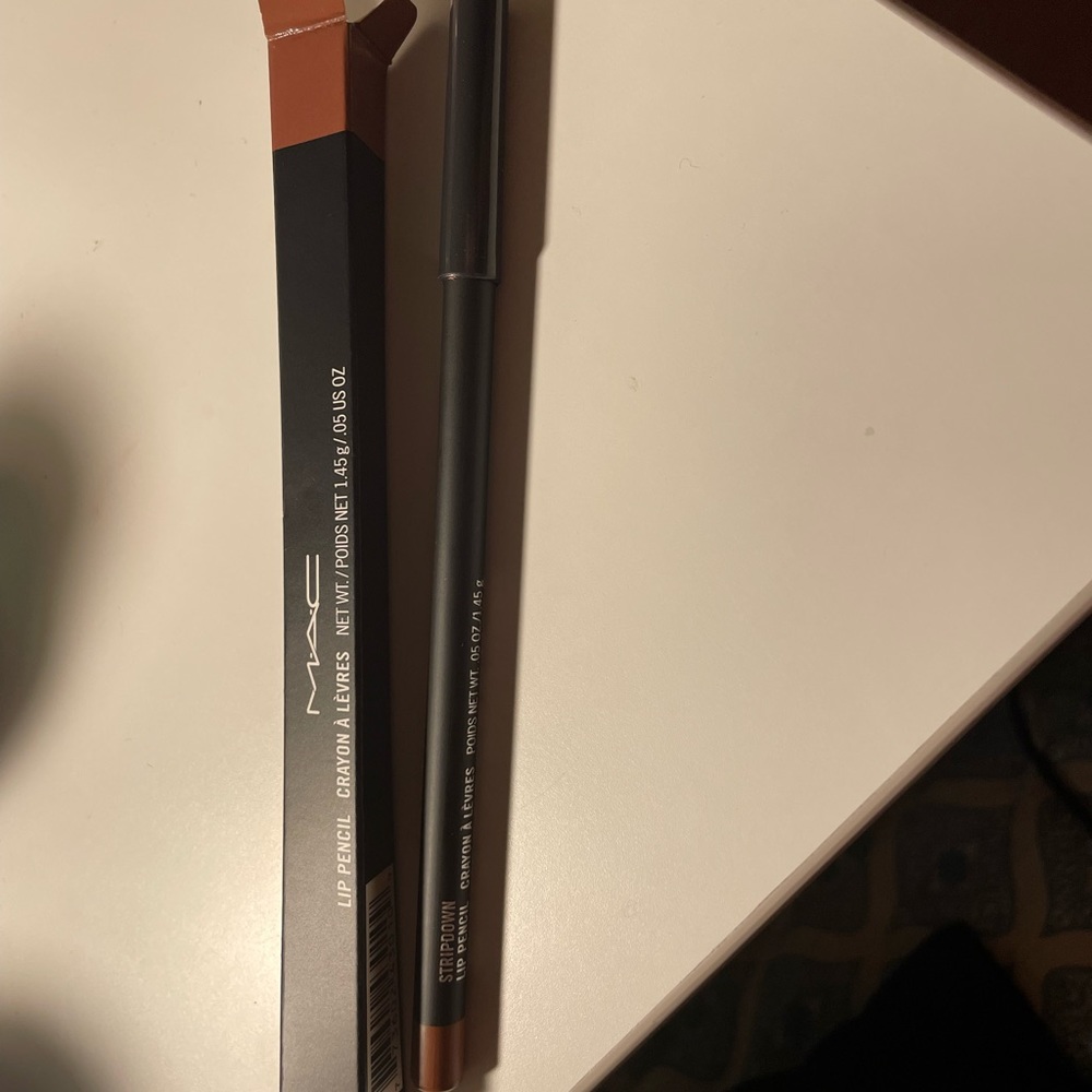 Mac lip liner strip down